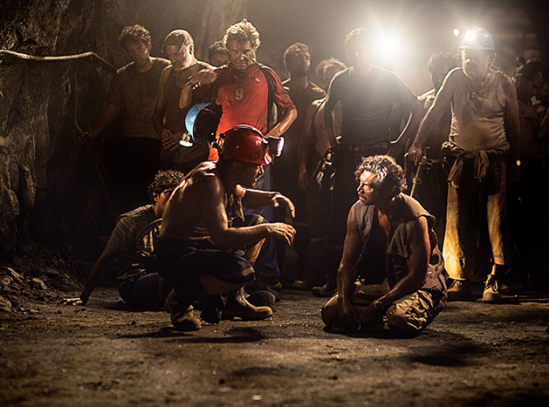 ©2015 ALCON ENTERTAINMENT, LLC Photo Credit: Beatrice Aguirre. Caption: (Front center) ANTONIO BANDERAS as Mario Sepúlveda and LOU DIAMOND PHILLIPS as Luis Urzua in Alcon Entertainment’s true-life drama “THE 33,” a Warner Bros. Pictures Release.