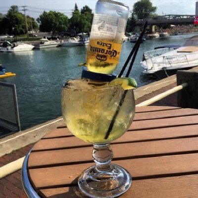 Two Dozen Places to Dine Outdoors