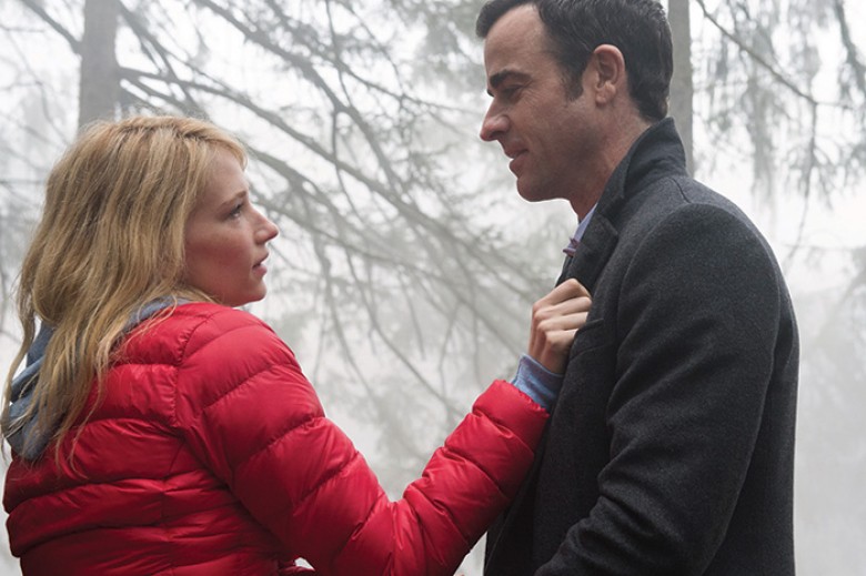 Megan (HALEY BENNETT) and Tom (JUSTIN THEROUX) in DreamWorks Pictures’ “The Girl on the Train,” from director Tate Taylor and producer Marc Platt. In the thriller, Rachel (Emily Blunt), who is devastated by her recent divorce, spends her daily commute fan