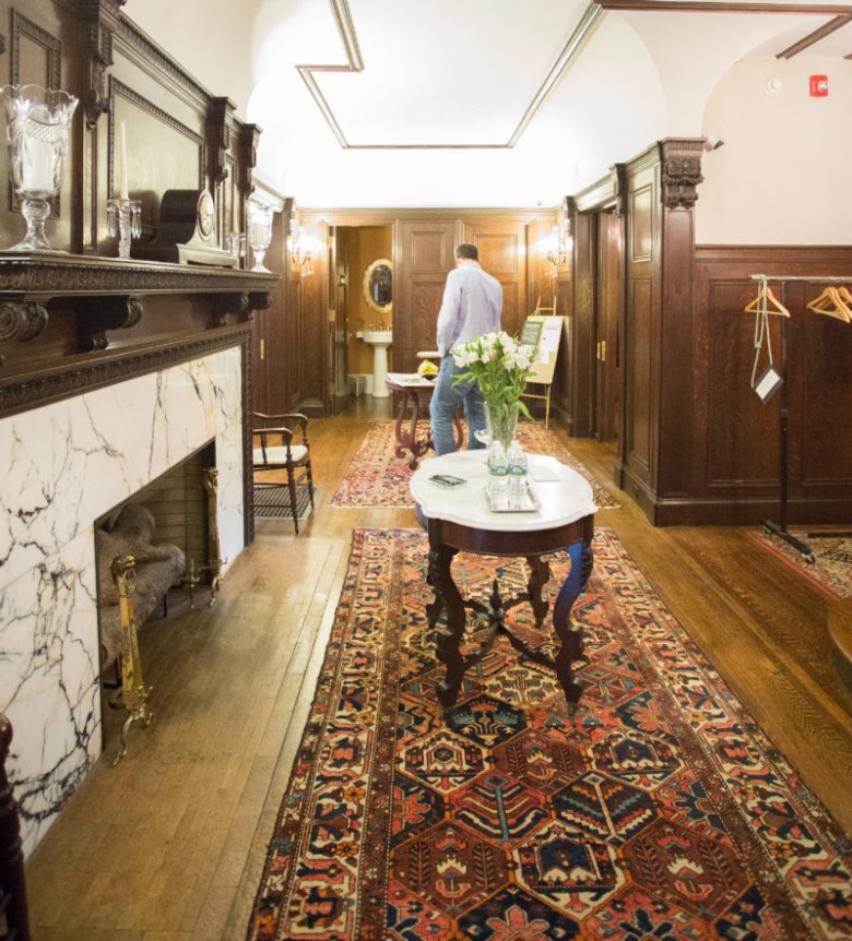 Inn Buffalo entryway