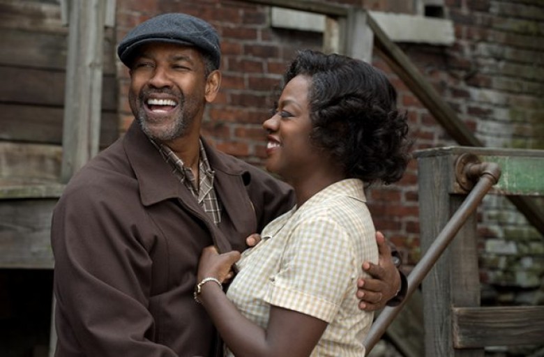 Denzel Washington plays Troy Maxson and Viola Davis plays Rose Maxson in Fences from Paramount Pictures. © 2016 Paramount Pictures. All Rights Reserved.