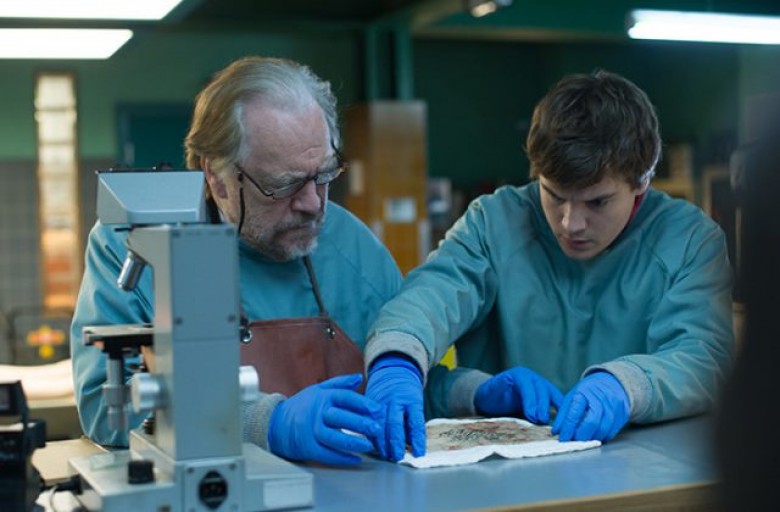 Emile Hirsch as Austin, and Brian Cox as Tommy from André Øvredal’s THE AUTOPSY OF JANE DOE. Courtesy of IFC Midnight. An IFC Midnight release.
