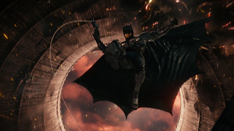© 2017 WARNER BROS. ENTERTAINMENT INC. AND RATPAC-DUNE ENTERTAINMENT LLC Photo Credit: Courtesy of Warner Bros. Pictures/ TM & © DC Comics Caption: BEN AFFLECK as Batman in Warner Bros. Pictures’ action adventure “JUSTICE LEAGUE,” a Warner Bros. Pictures 