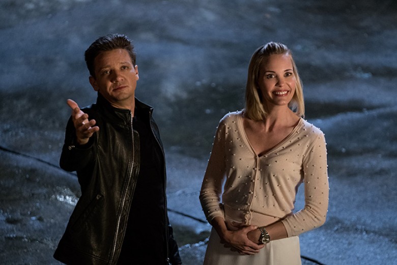 © 2018 WARNER BROS. ENTERTAINMENT INC. Photo Credit: Kyle Kaplan Caption: (L-R) JEREMY RENNER as Jerry Pierce and LESLIE BIBB as Susan Rollins in New Line Cinema’s comedy “TAG,” a Warner Bros. Pictures release.
