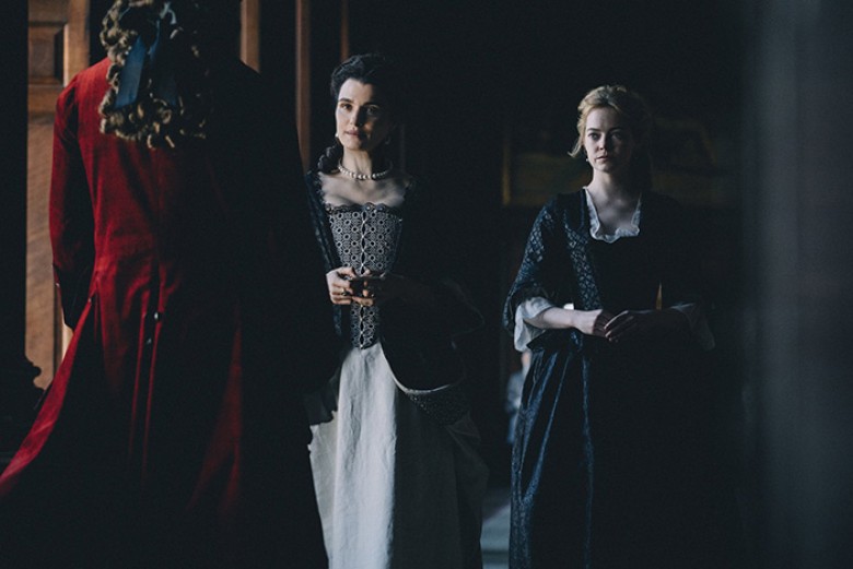 Rachel Weisz and Emma Stone in the film THE FAVOURITE. Photo by Atsushi Nishijima. © 2018 Twentieth Century Fox Film Corporation All Rights Reserved
