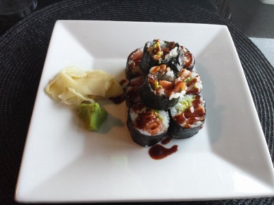 Seabar - salmon roll