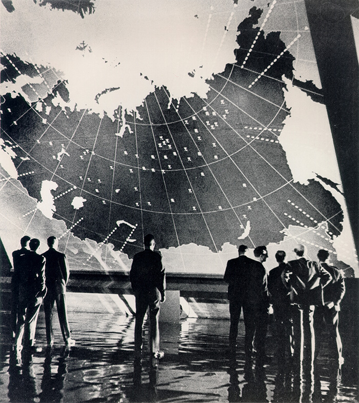 Dr. Strangelove or: How I Learned to Stop Worrying and Love the Bomb, directed by Stanley Kubrick (1963-64; GB/United States). The War Room. © Sony/Columbia Pictures Industries Inc.