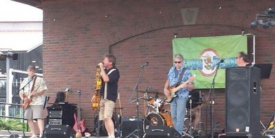 Screaming Pineapples at the River Fest Park Concert Series — Jun 8, 2016