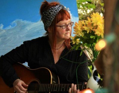 Linda McRae in concert