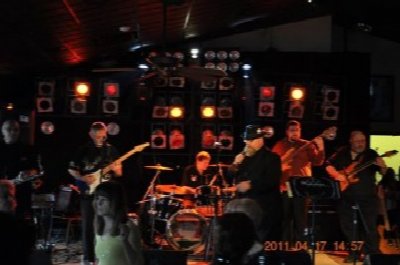 The Bravuras w/ Jon Dretto