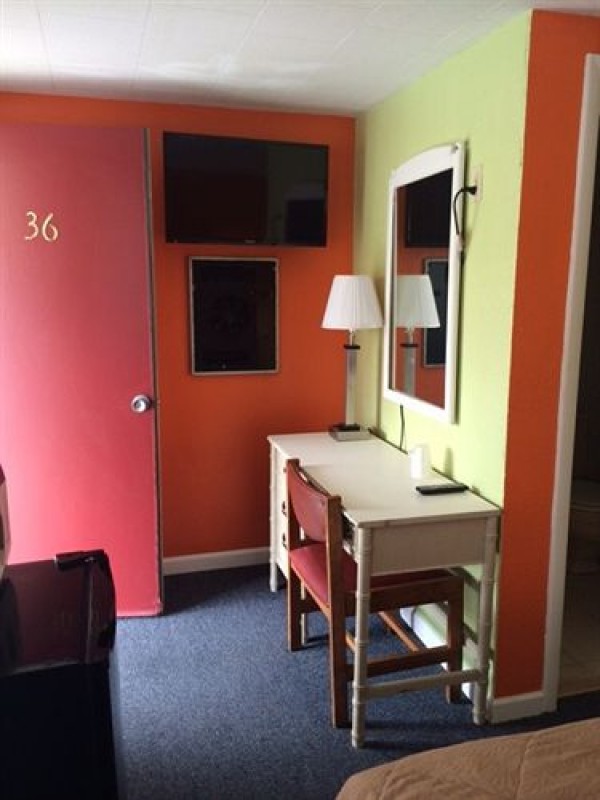 Fels Three Crown Motel