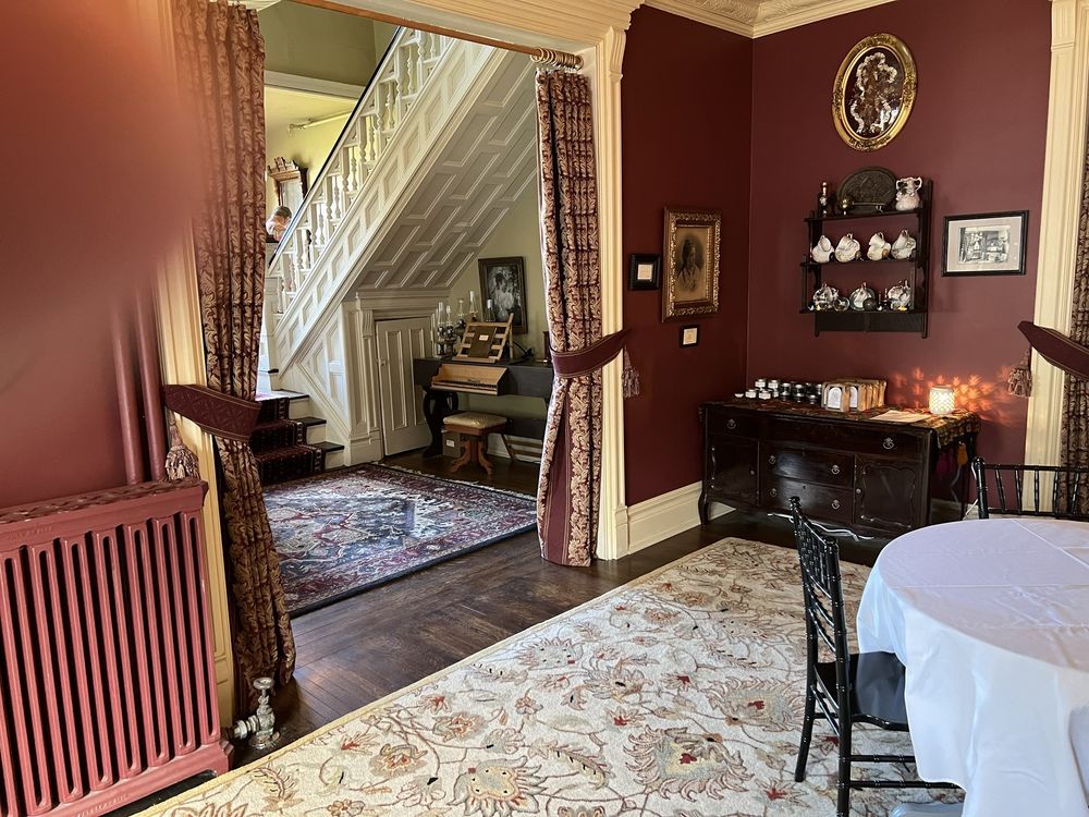 Edwards Waterhouse Inn